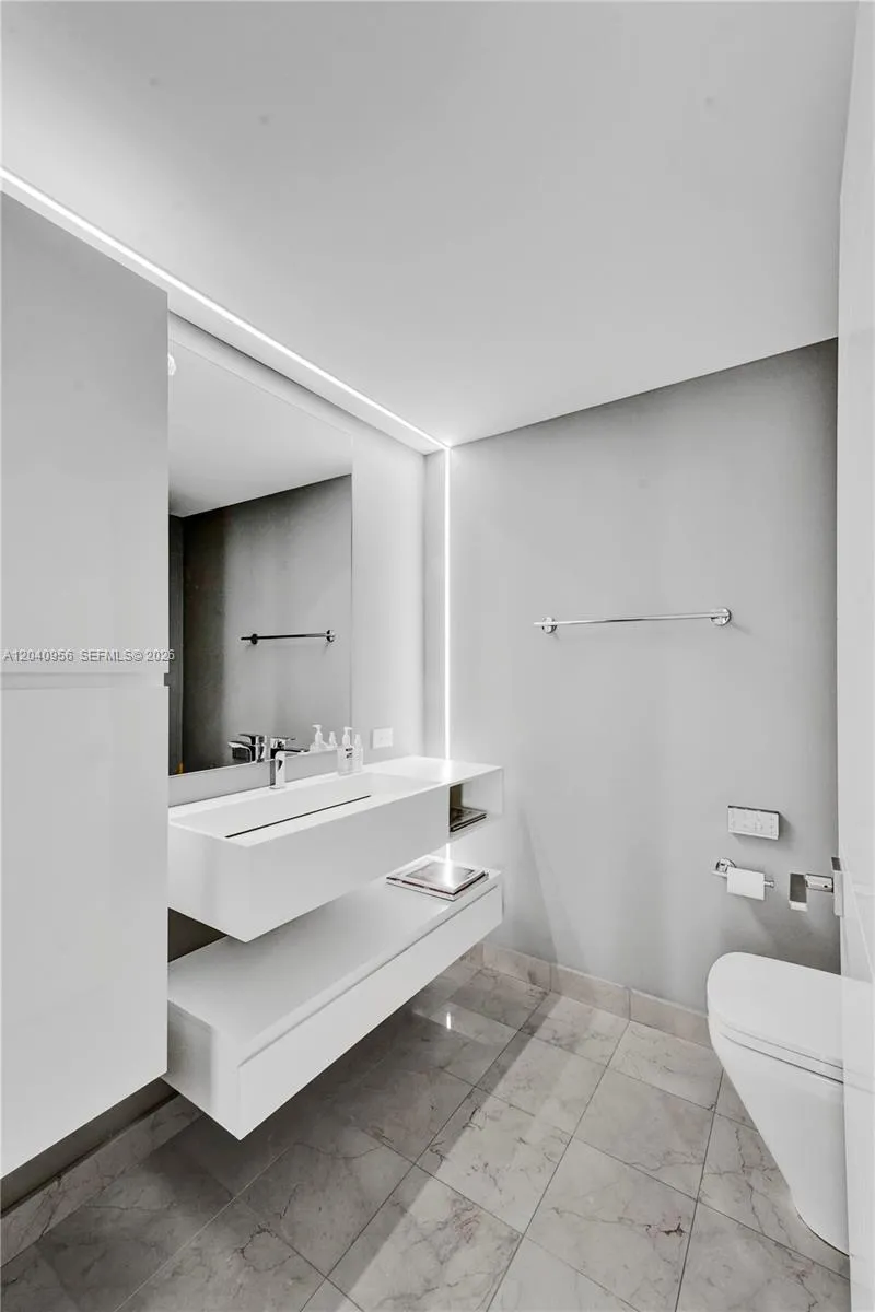 6365 Collins Ave #2407 Miami Beach, FL 33141