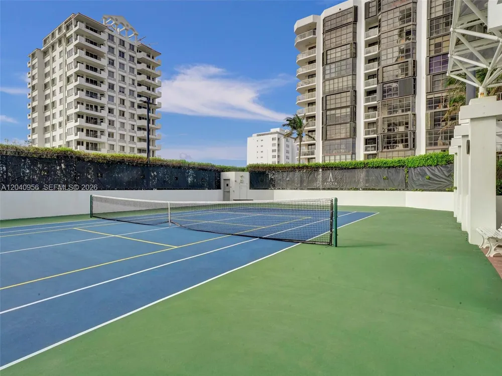 6365 Collins Ave #2407 Miami Beach, FL 33141