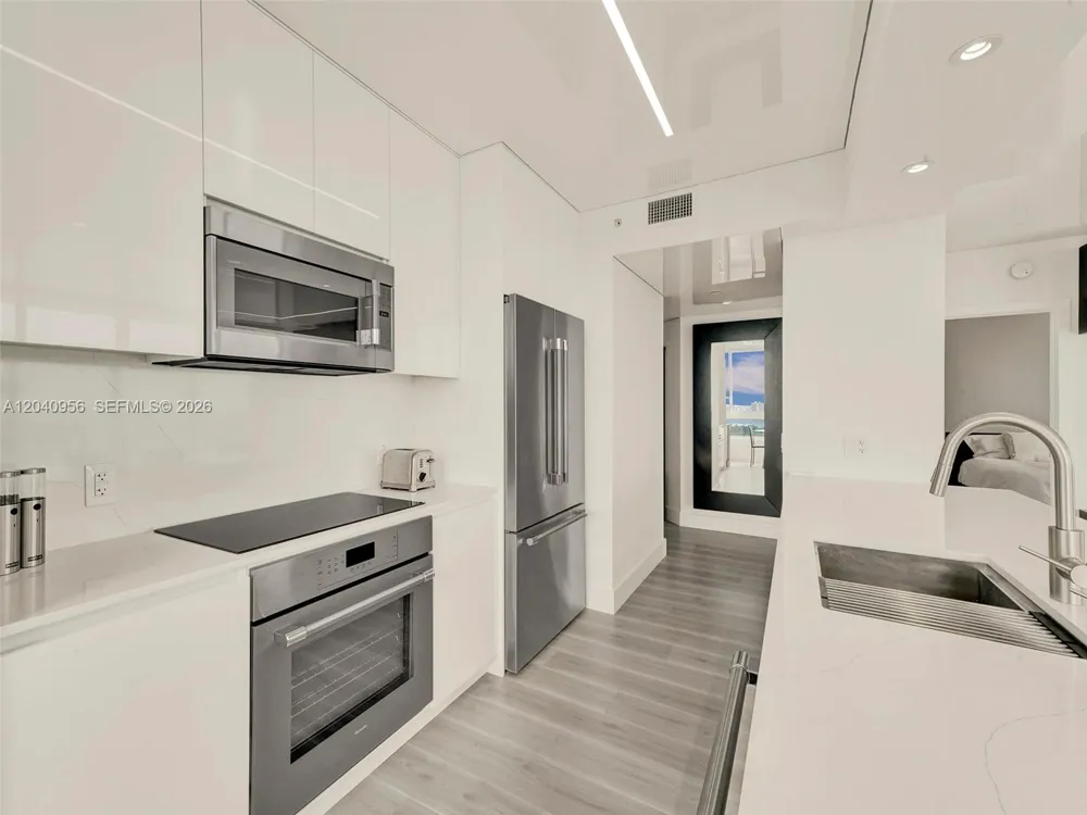 6365 Collins Ave #2407 Miami Beach, FL 33141