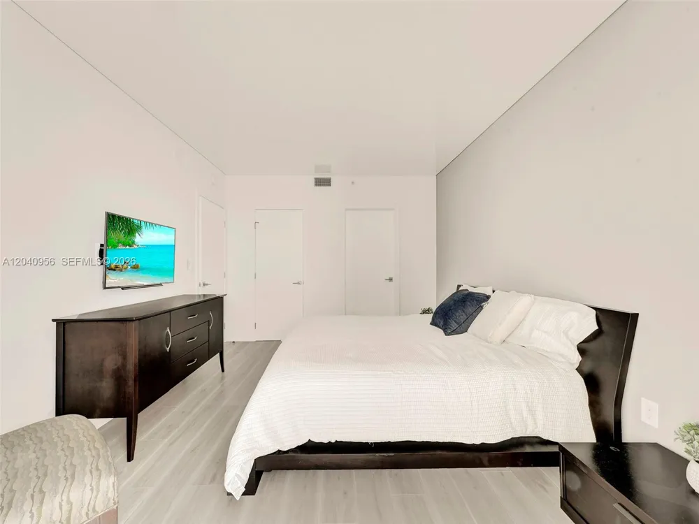 6365 Collins Ave #2407 Miami Beach, FL 33141