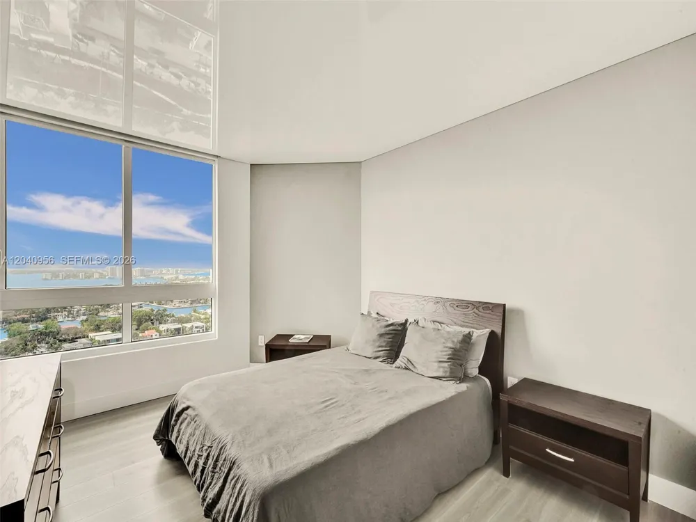 6365 Collins Ave #2407 Miami Beach, FL 33141