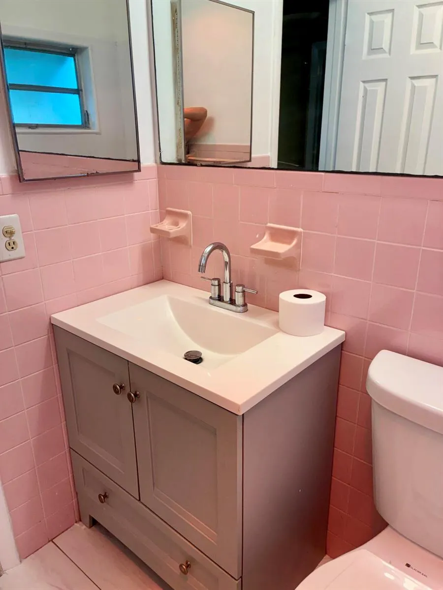 7470 NW 7th Place Margate, FL 33063