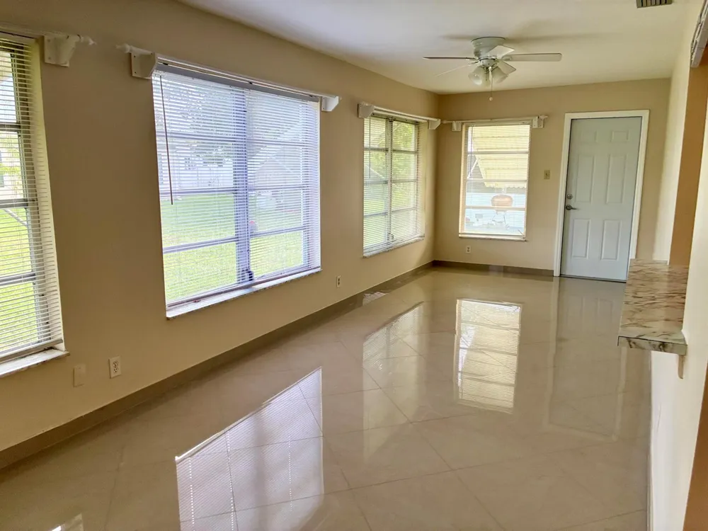 7470 NW 7th Place Margate, FL 33063