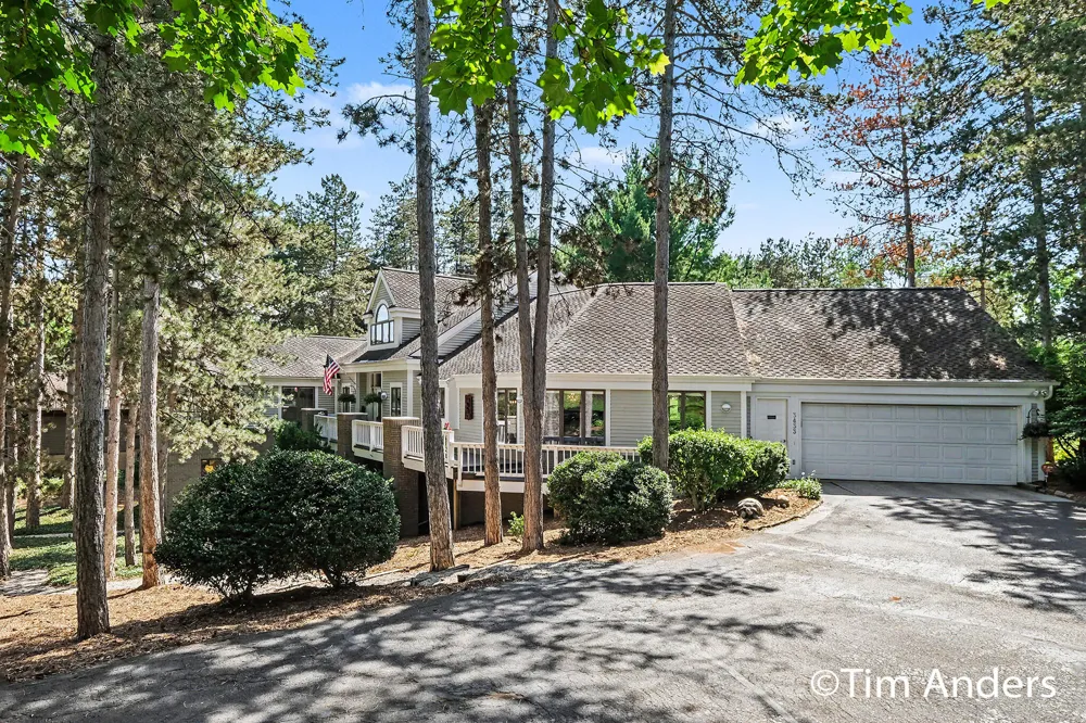 3433 Meadowood Trail Drive SE Cascade Charter Township, MI 49546