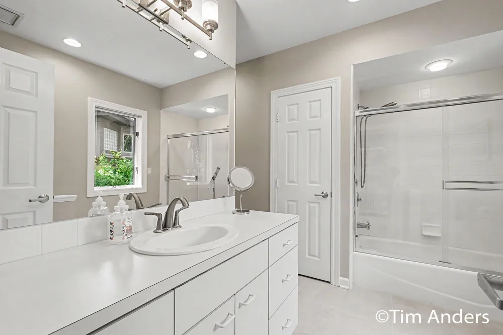 3433 Meadowood Trail Drive SE Cascade Charter Township, MI 49546