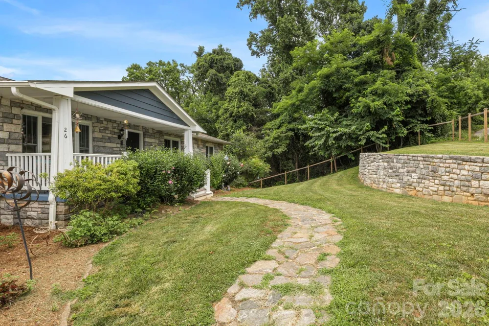 26 Crestwood Drive Arden, NC 28704