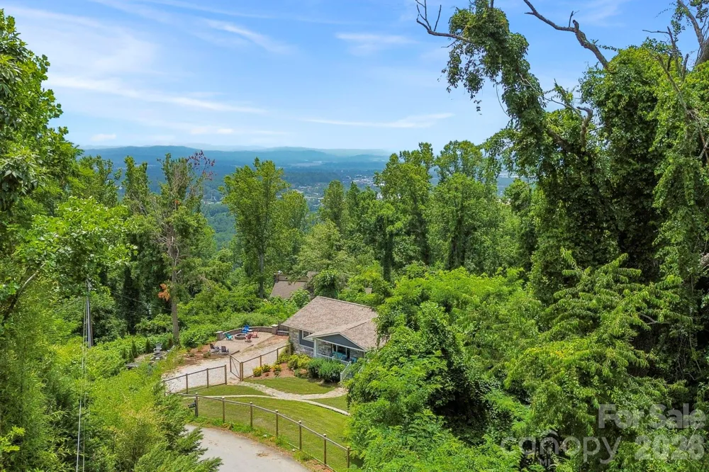26 Crestwood Drive Arden, NC 28704