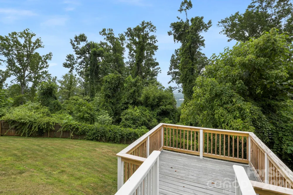 26 Crestwood Drive Arden, NC 28704