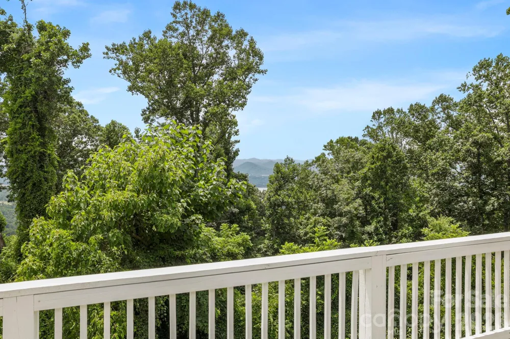 26 Crestwood Drive Arden, NC 28704