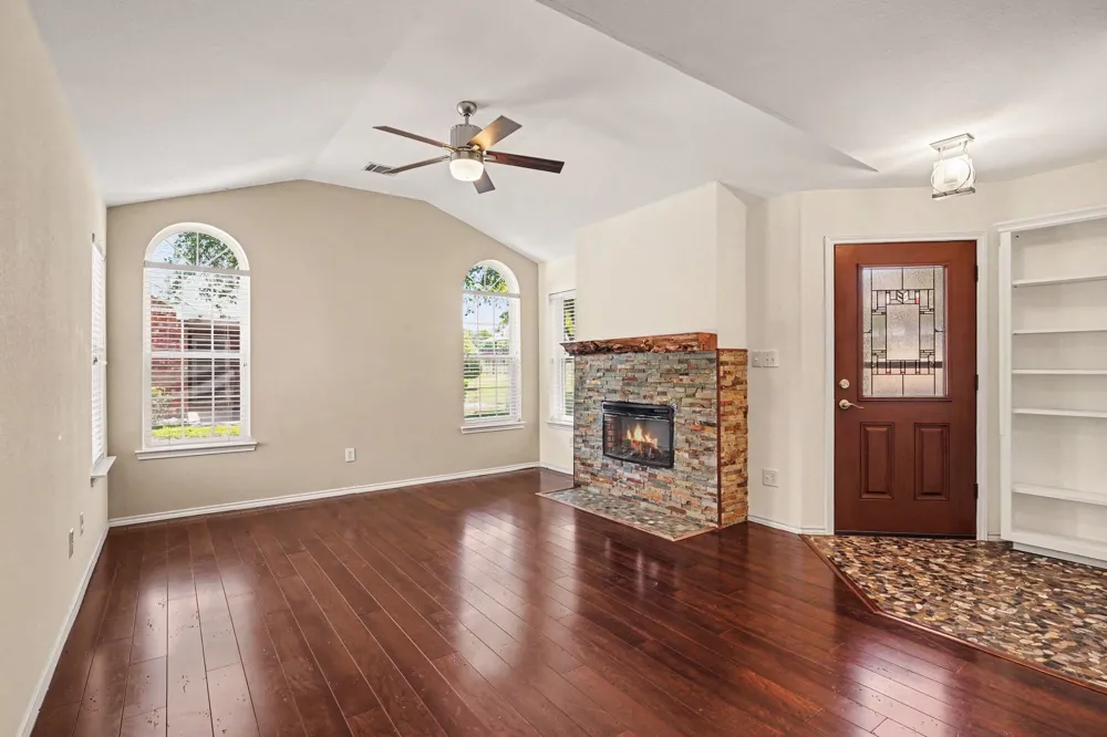 6123 Welden Court Fort Worth, TX 76132