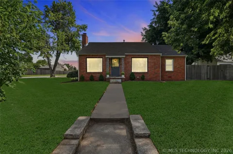 2303 S Delaware Court