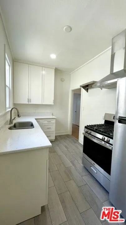 460 S Manhattan Place #4179 Los Angeles, CA 90020