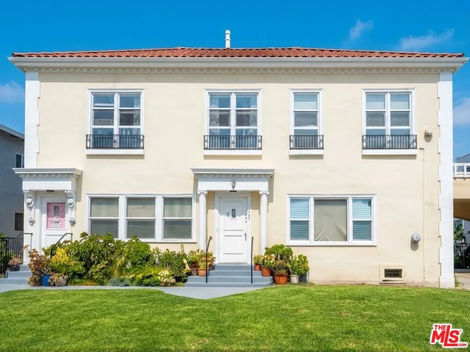 460 S Manhattan Place #4179 Los Angeles, CA 90020