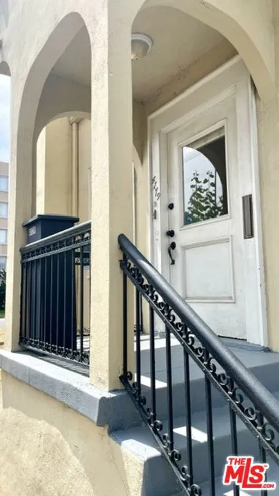 460 S Manhattan Place #4179 Los Angeles, CA 90020