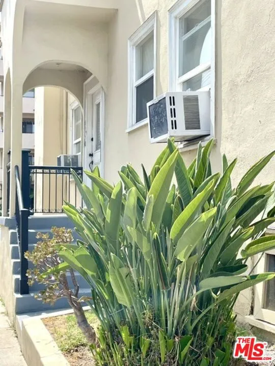460 S Manhattan Place #4179 Los Angeles, CA 90020