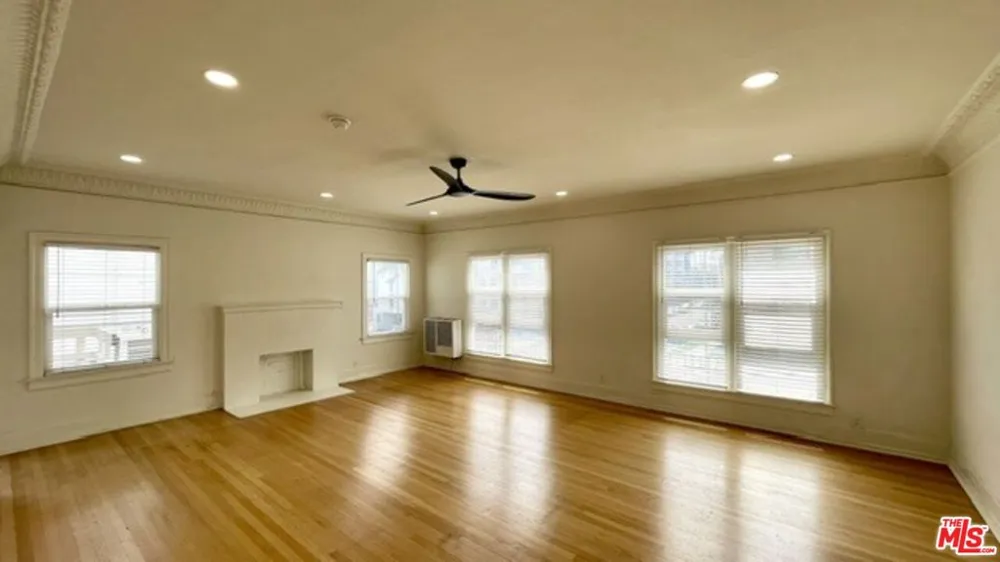 460 S Manhattan Place #4179 Los Angeles, CA 90020