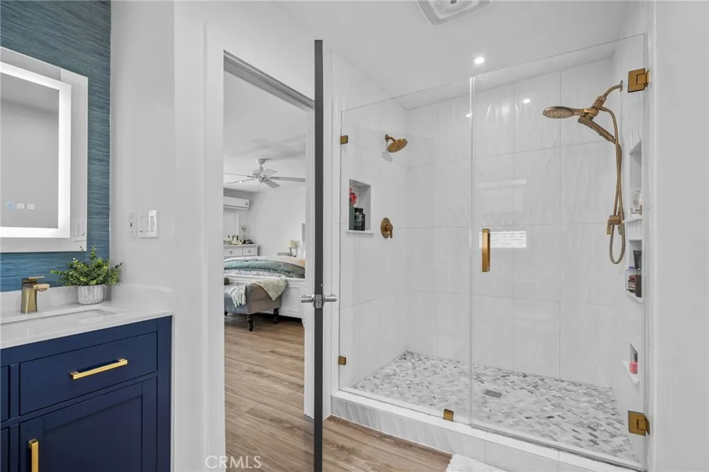 1015 Summit Crestline, CA 92325