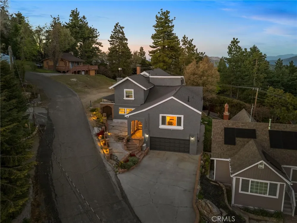 1015 Summit Crestline, CA 92325