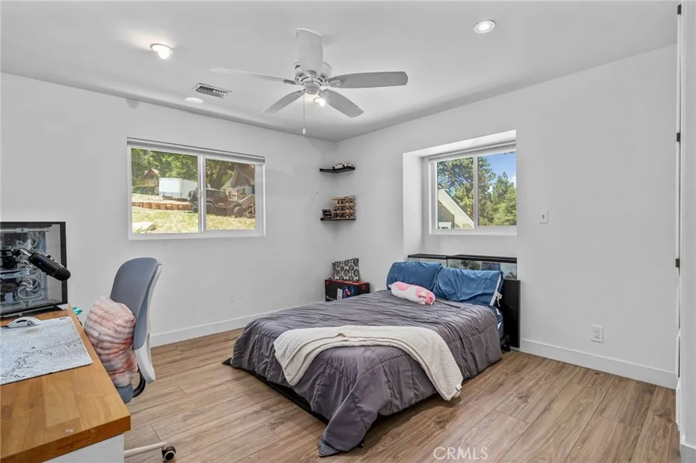 1015 Summit Crestline, CA 92325