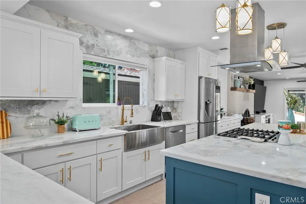 1015 Summit Crestline, CA 92325