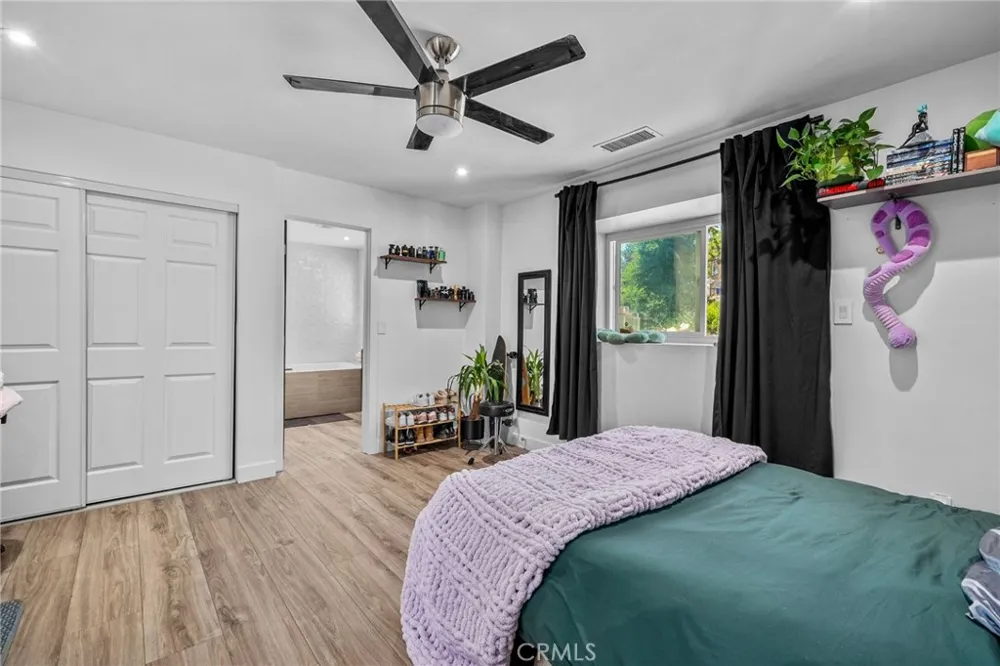 1015 Summit Crestline, CA 92325