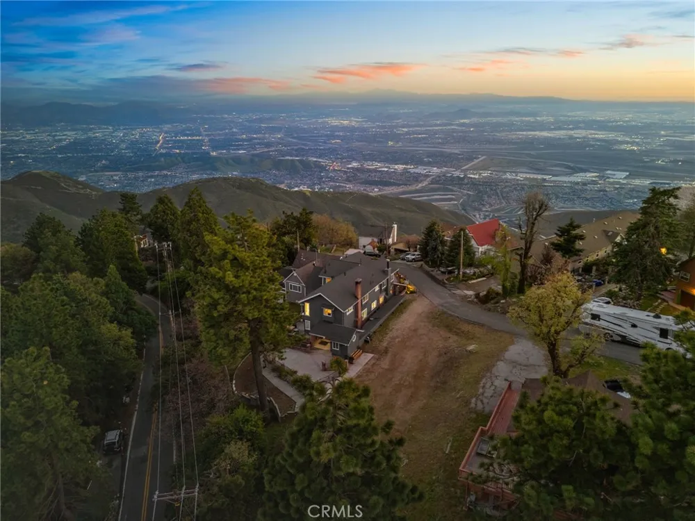 1015 Summit Crestline, CA 92325
