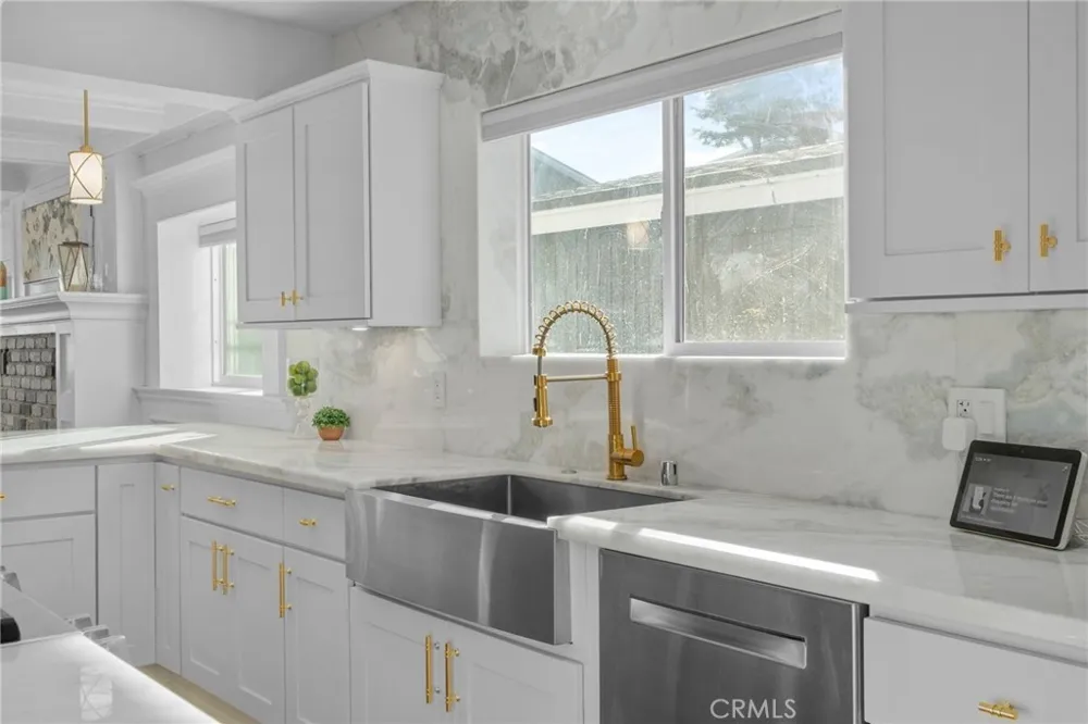 1015 Summit Crestline, CA 92325