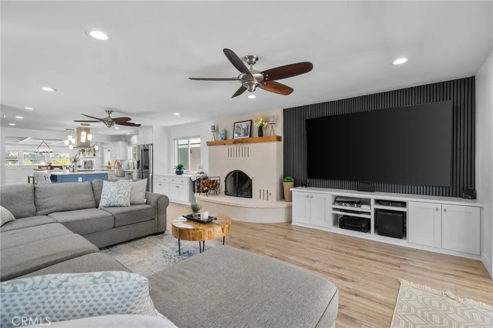 1015 Summit Crestline, CA 92325