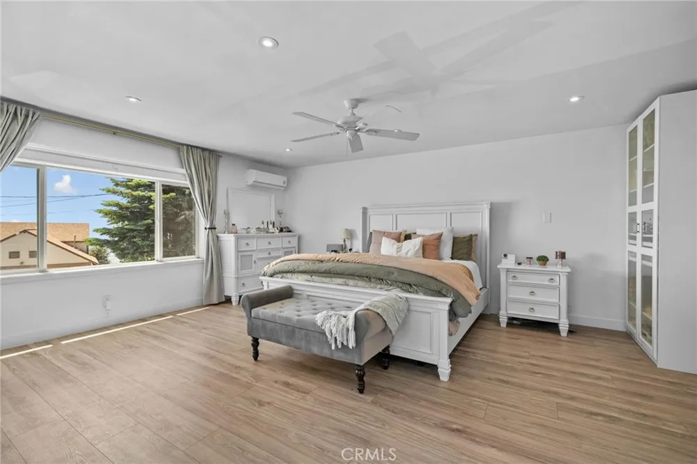 1015 Summit Crestline, CA 92325