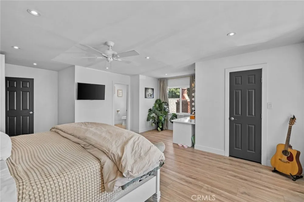 1015 Summit Crestline, CA 92325
