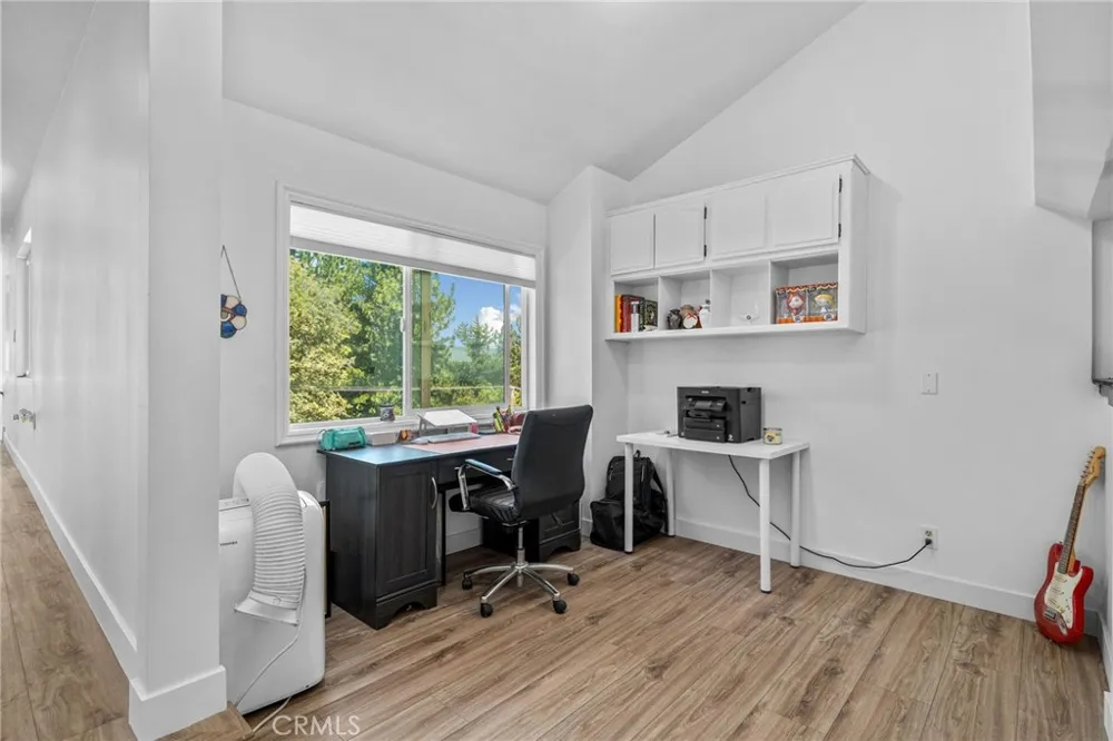 1015 Summit Crestline, CA 92325