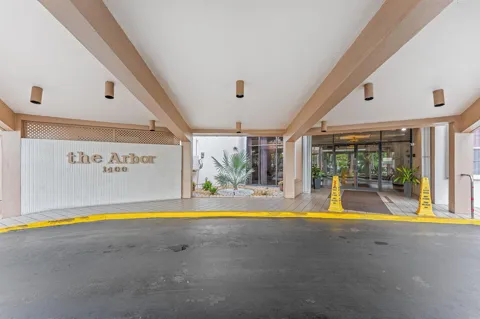 1400 Saint Charles Place #616