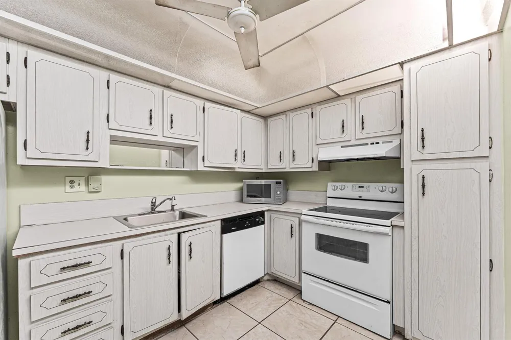 1400 Saint Charles Place #616 Pembroke Pines, FL 33026