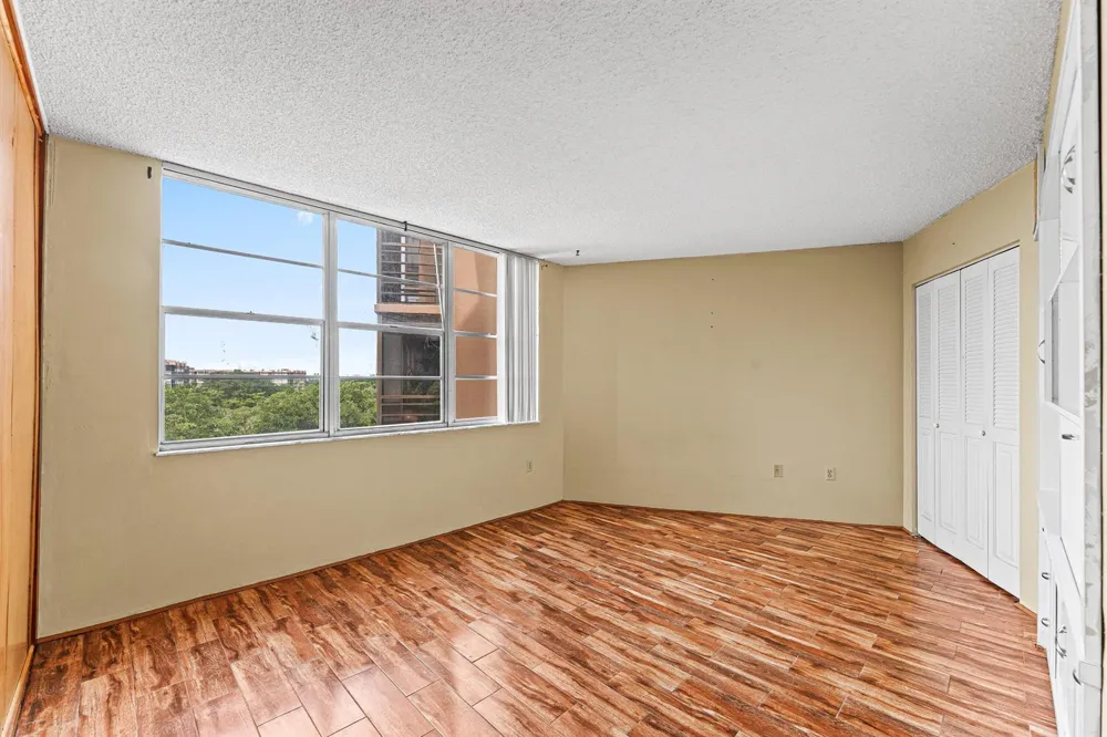 1400 Saint Charles Place #616 Pembroke Pines, FL 33026