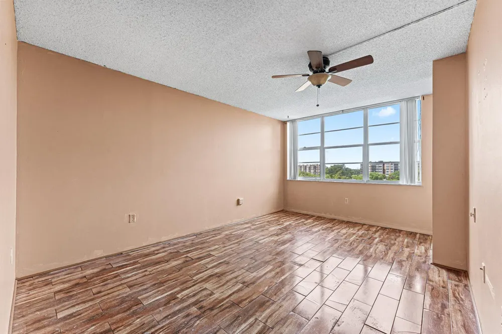 1400 Saint Charles Place #616 Pembroke Pines, FL 33026