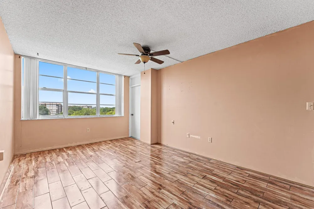 1400 Saint Charles Place #616 Pembroke Pines, FL 33026
