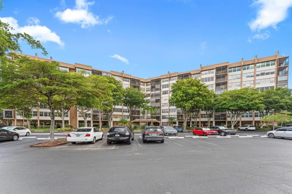 1400 Saint Charles Place #616 Pembroke Pines, FL 33026