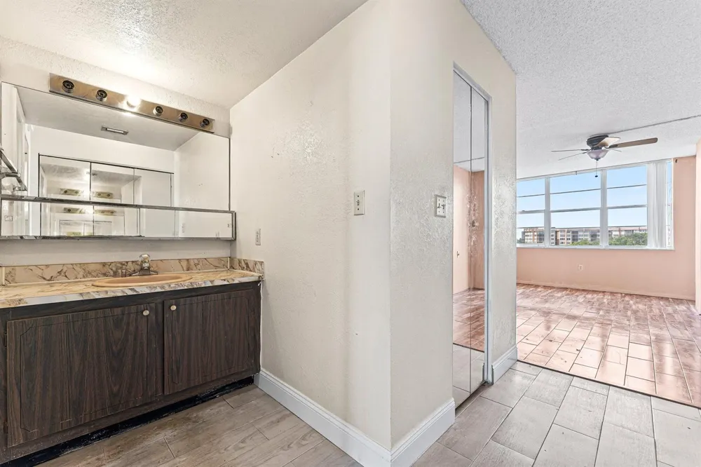1400 Saint Charles Place #616 Pembroke Pines, FL 33026