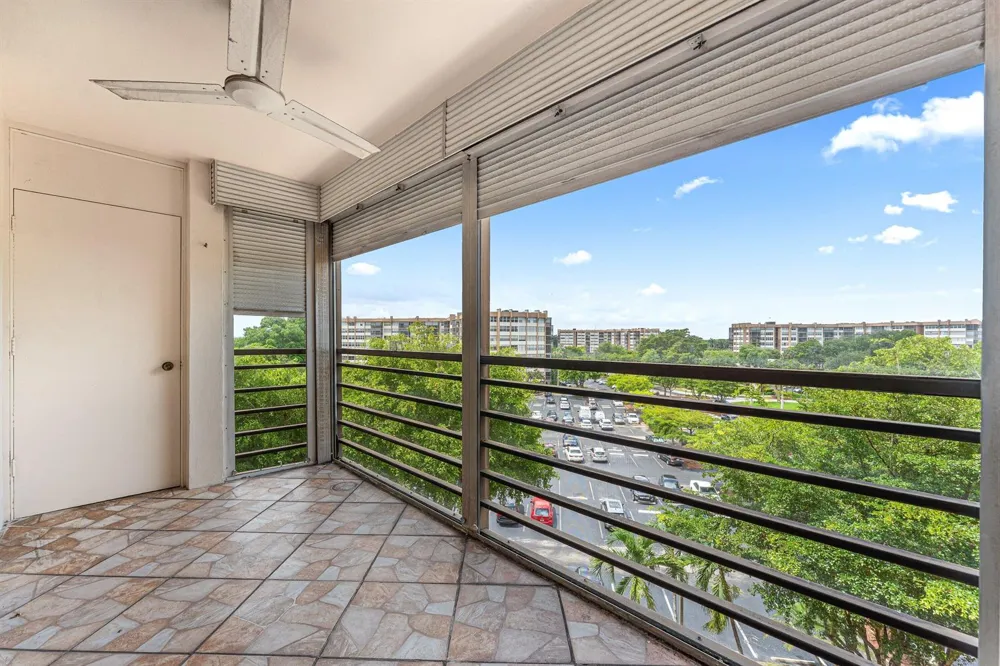 1400 Saint Charles Place #616 Pembroke Pines, FL 33026