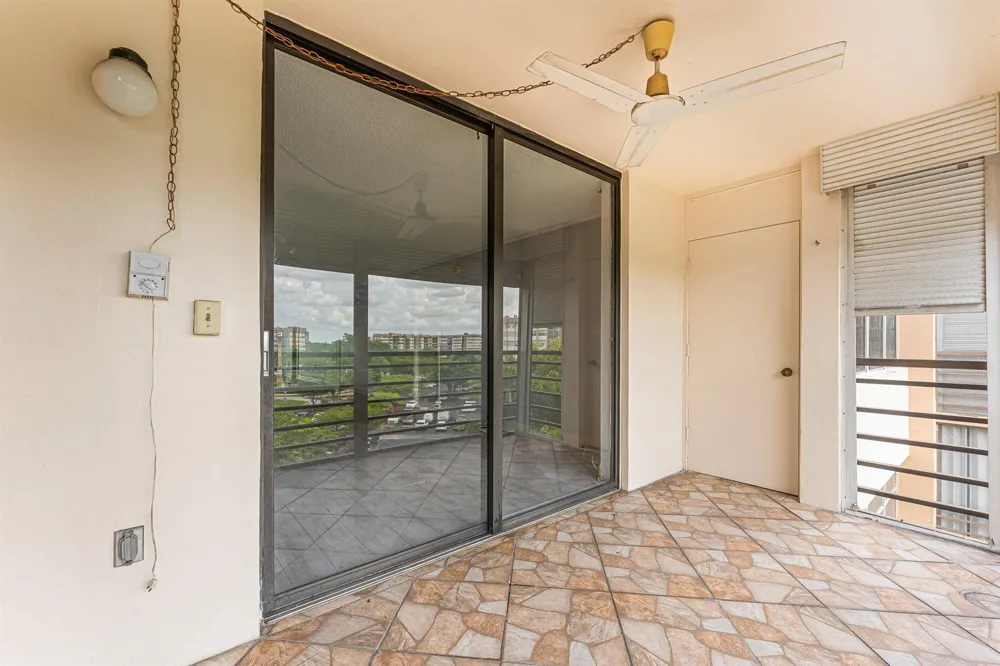 1400 Saint Charles Place #616 Pembroke Pines, FL 33026