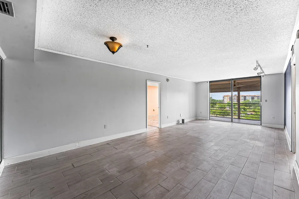 1400 Saint Charles Place #616 Pembroke Pines, FL 33026