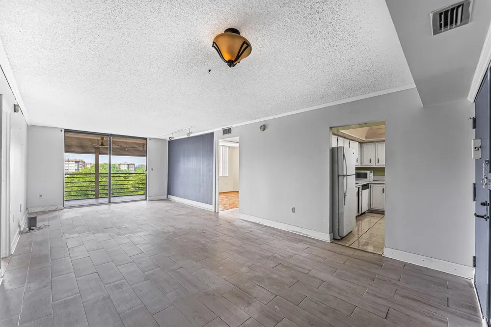 1400 Saint Charles Place #616 Pembroke Pines, FL 33026
