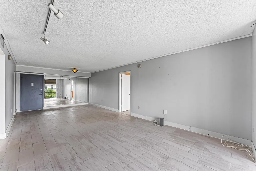1400 Saint Charles Place #616 Pembroke Pines, FL 33026