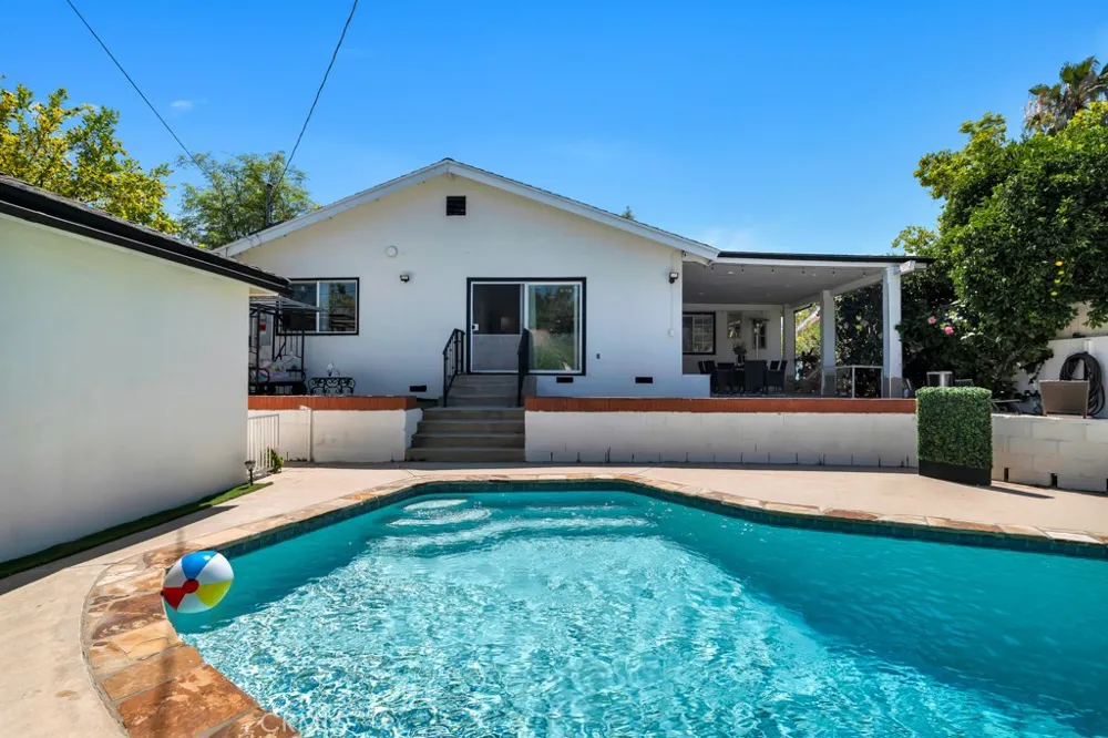 6954 Woodlake Avenue West Hills, CA 91307