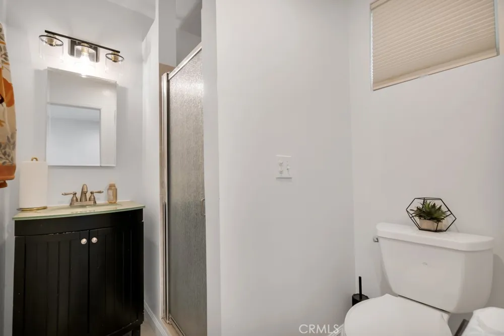 6954 Woodlake Avenue West Hills, CA 91307