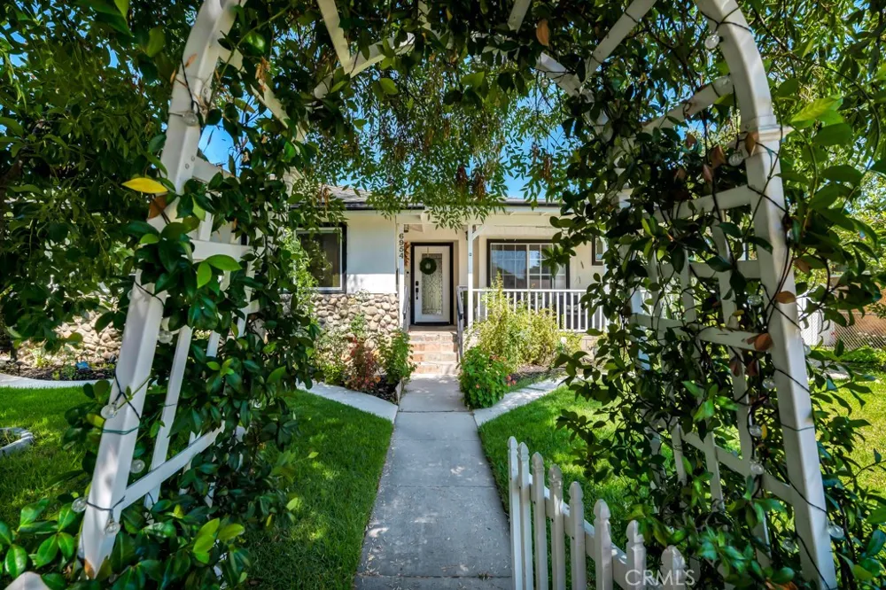 6954 Woodlake Avenue West Hills, CA 91307