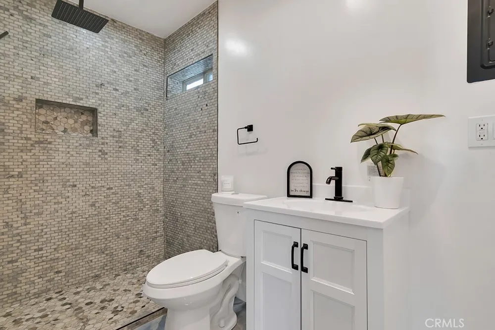 6954 Woodlake Avenue West Hills, CA 91307