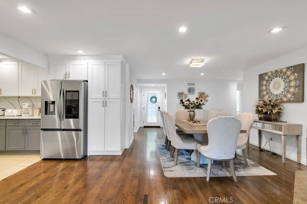 6954 Woodlake Avenue West Hills, CA 91307