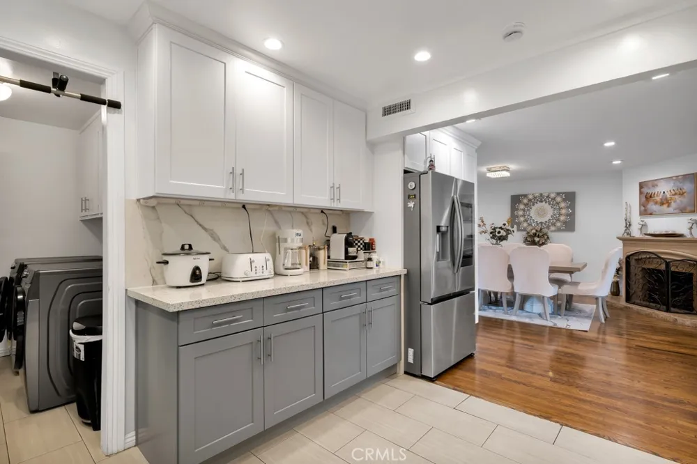 6954 Woodlake Avenue West Hills, CA 91307