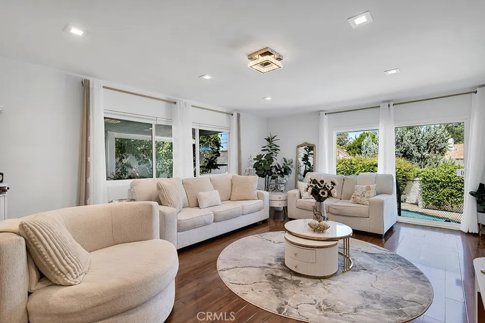 6954 Woodlake Avenue West Hills, CA 91307
